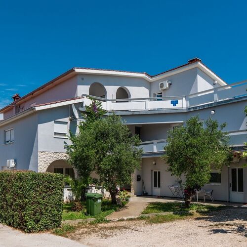 Apartmanok Parkolóhellyel Vir - 21523  2