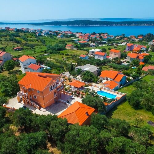 Apartmanok Családok Részére Medencével Banjol, Rab - 21952 Banjol  2