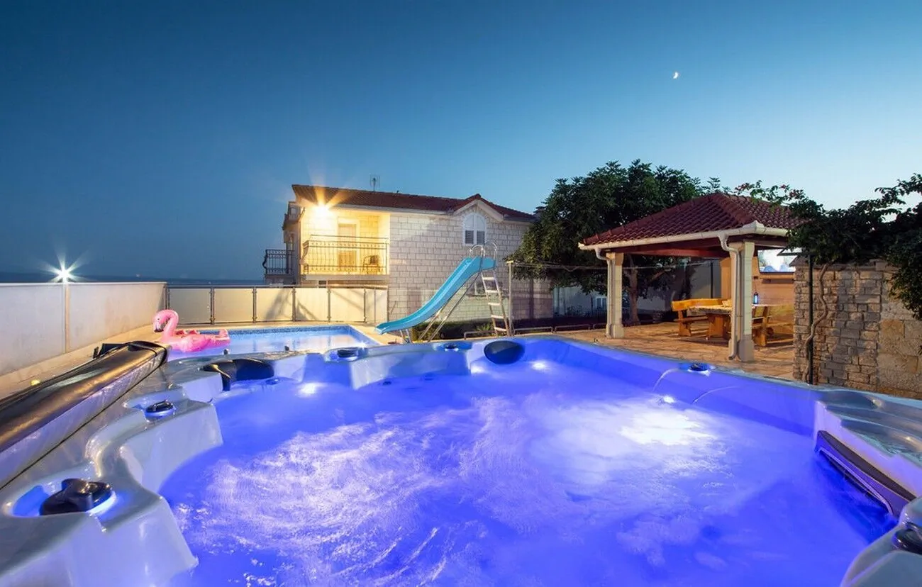 Family-friendly Apartments With Swimming Pool Stobreč, Split - 21990 Stobreč