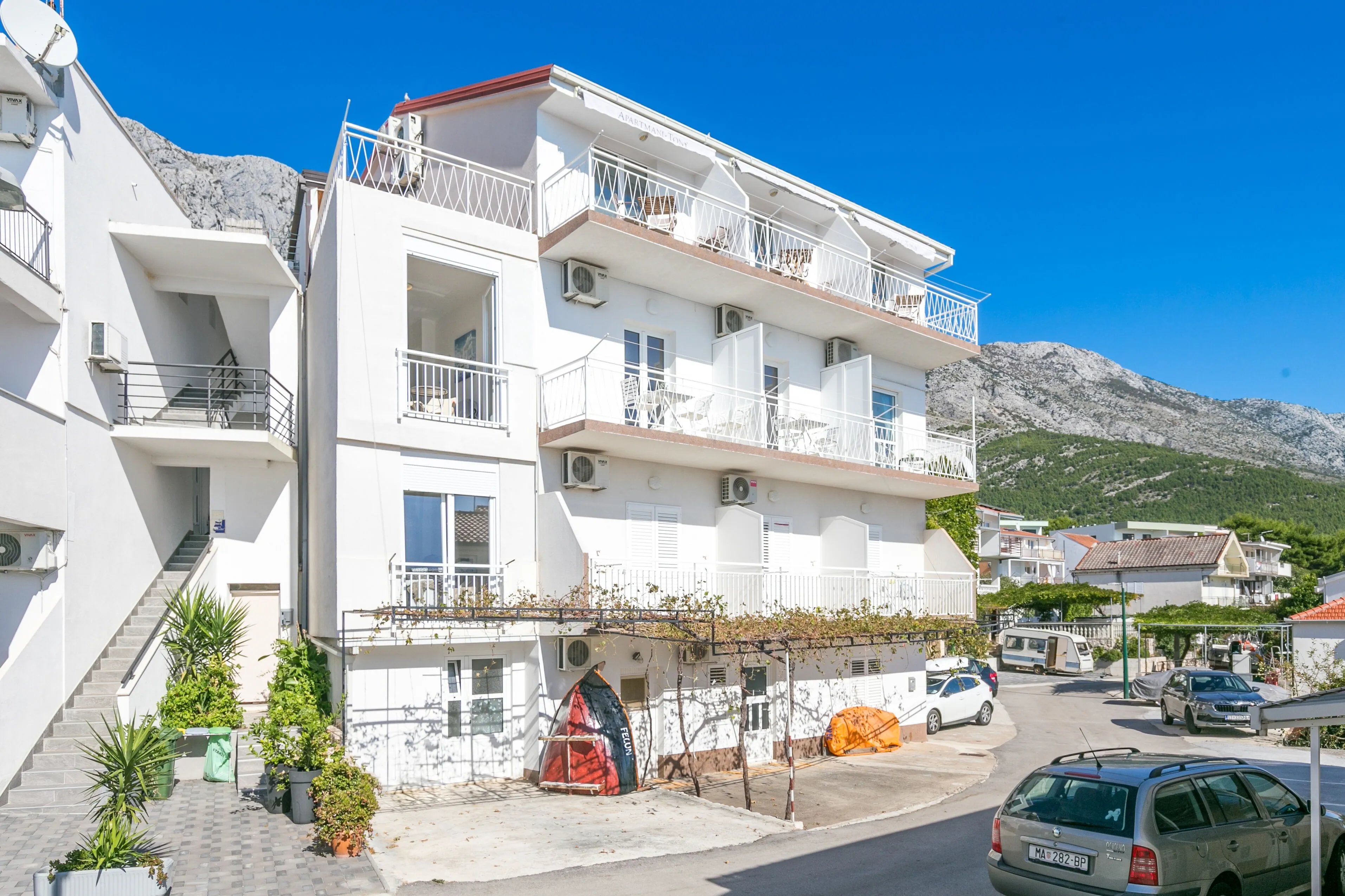 Apartments With Parking Space Živogošće - Blato, Makarska - 22253 Živogošće - Blato