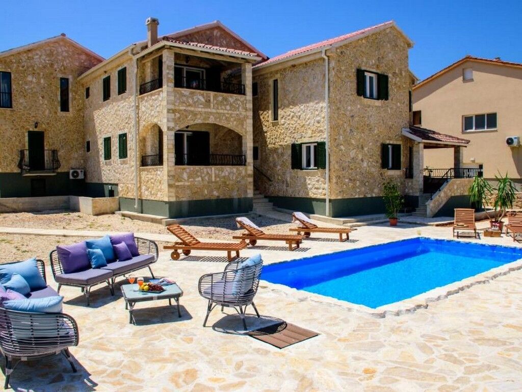 Apartmanok Családok Részére Medencével Razanac, Zadar - 22306 Ražanac