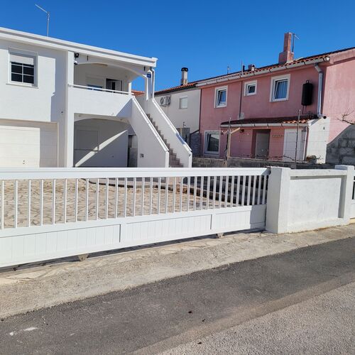 Apartmanok Parkolóhellyel Vir - 22347  3