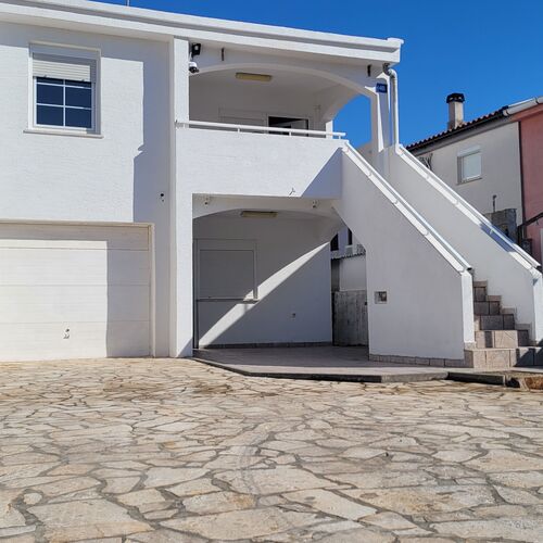 Apartmanok Parkolóhellyel Vir - 22347  2
