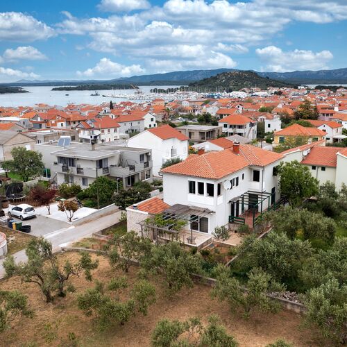 Apartmanok Parkolóhellyel Murter - 22405  2