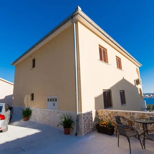Apartmanok Parkolóhellyel Trogir - 22505  3