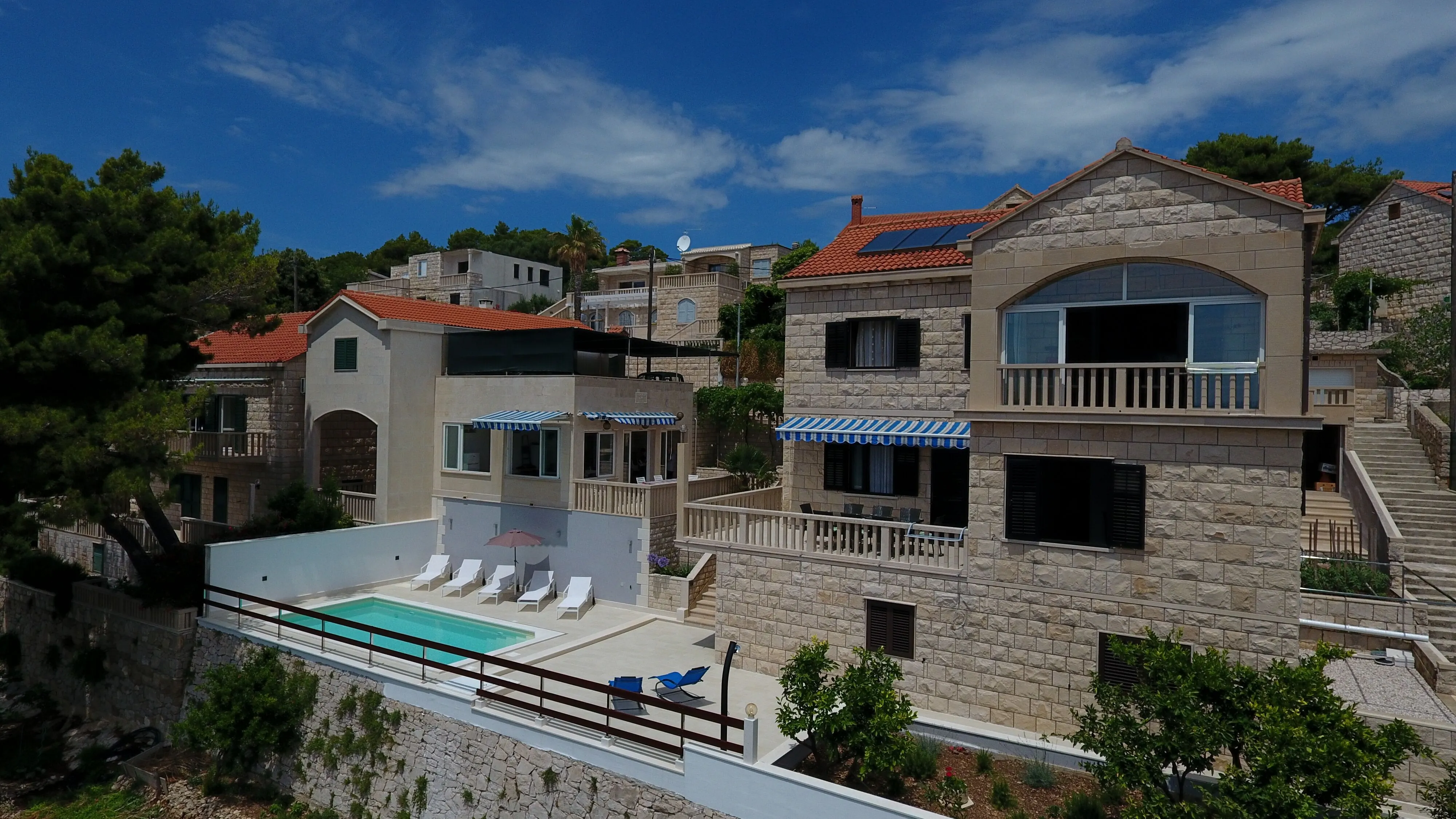 Family-friendly Apartments With Swimming Pool Selca, Brač - 22810 Selca