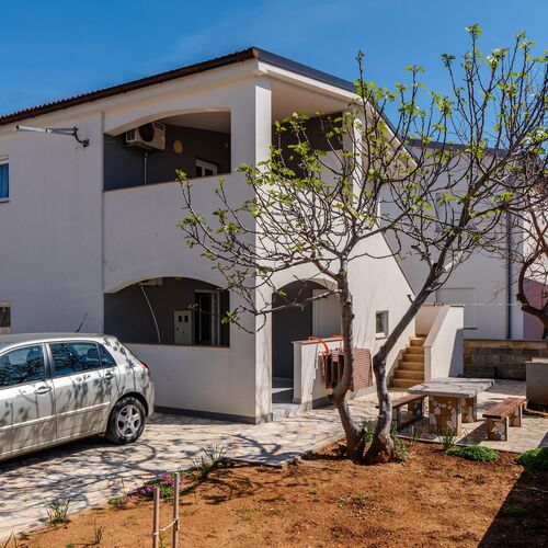 Apartmanok Parkolóhellyel Vir - 22948  2