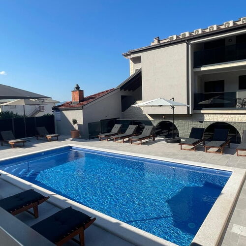 Apartments Villa Milas with pool Jesenice  4