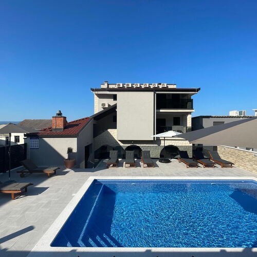 Apartments Villa Milas with pool Jesenice  3