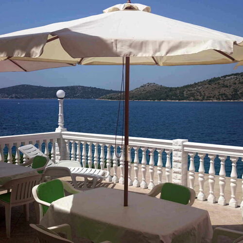 Apartment Seafront Grebastica  2