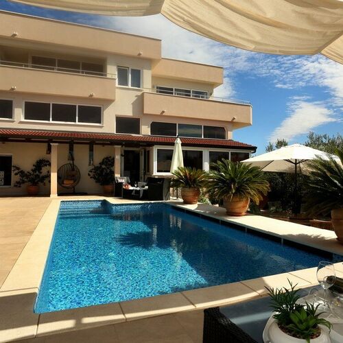 Apartments Hermes Okrug Gornji