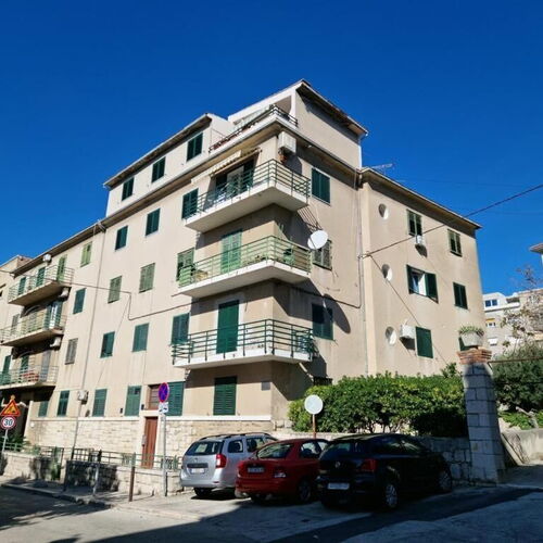 Apartment and Room Columbo Split  3