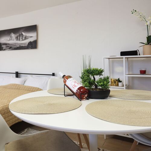 &Eacute;tkezőasztal