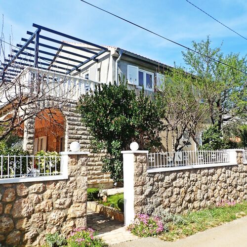 Apartments Rita-na mirnoj lokaciji Seline