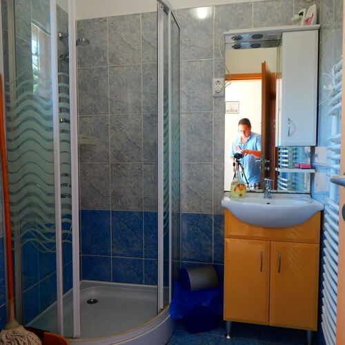 KÜLÖN FÜRDŐSZOBA