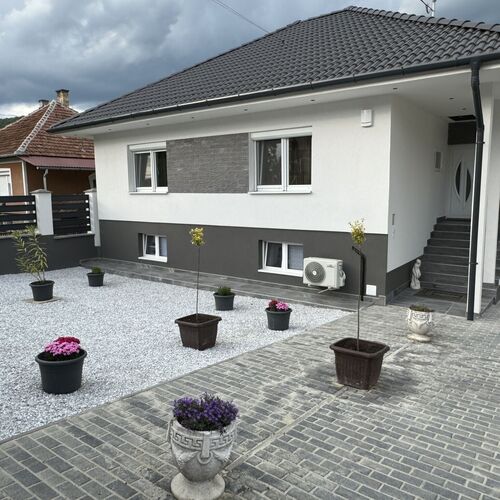 Ocela Vend&eacute;gh&aacute;z Sz&ouml;gliget