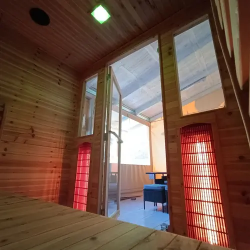 Az eg&eacute;szs&eacute;gre j&oacute;t&eacute;kony hat&aacute;s&uacute; infraszauna 