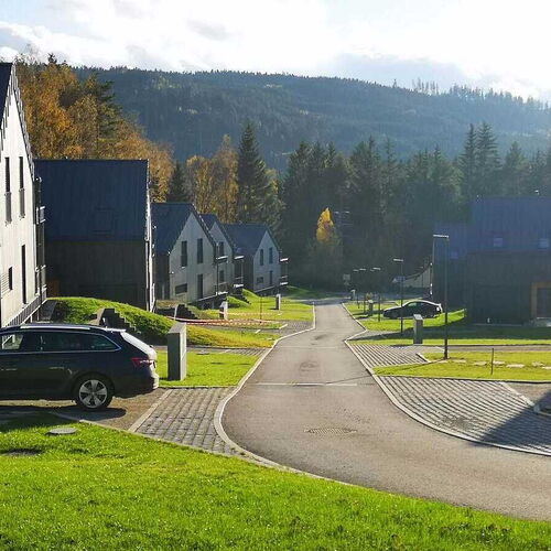 Areál s příjezdovou cestou 