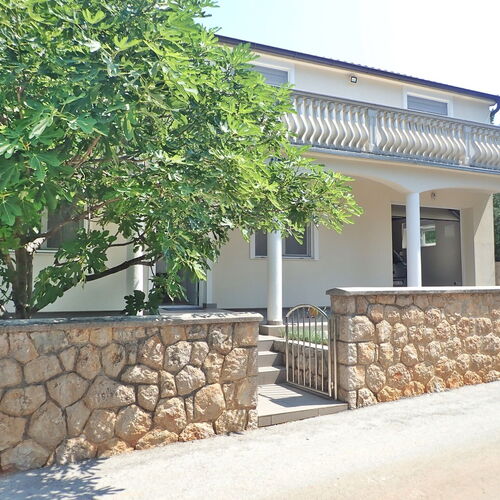 Apartman Kiki Starigrad ★★★ 2