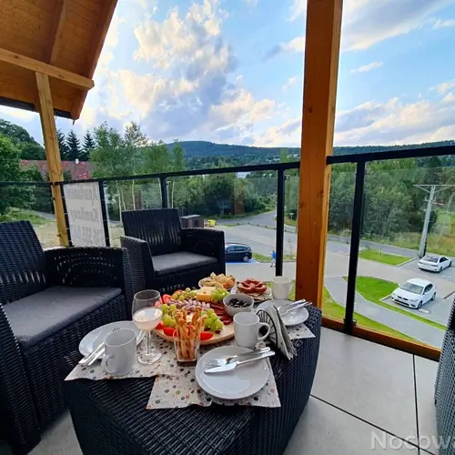 duży balkon z widokiem