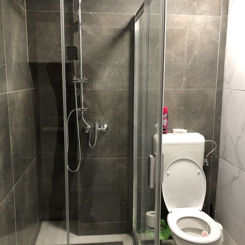 Egri vár tövében apartman, fürdőkádas fürdőszoba