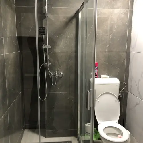 Egri v&aacute;r t&ouml;v&eacute;ben apartman,  f&uuml;rdők&aacute;das f&uuml;rdőszoba