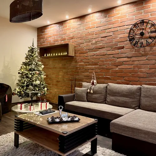 Kar&aacute;csonyi hangulat a nappaliban (A cozy Christmas vibe in the living room)