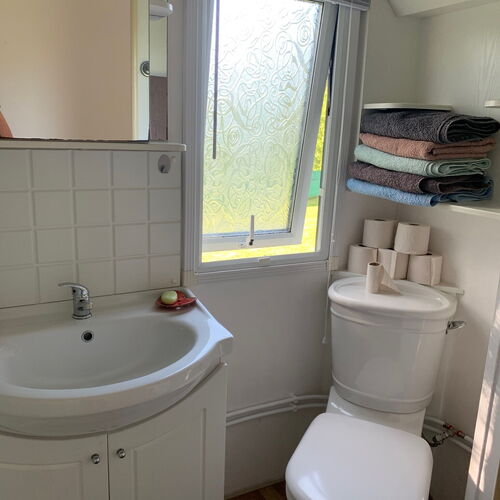 Łazienka z prysznicem i WC