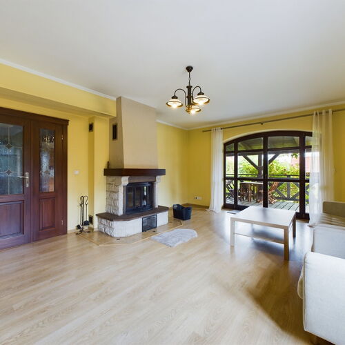 SALON Z KOMINKIEM I WYJŚCIEM NA TARAS