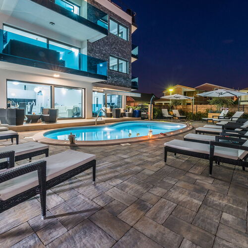 Apartments Luxury Villa Maloca Vir  4