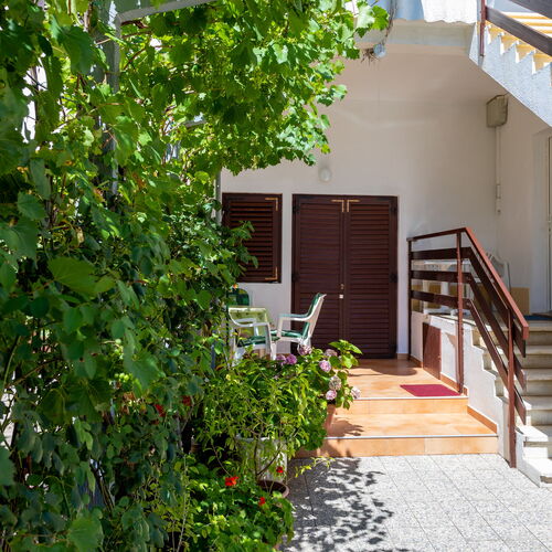 Apartment and Rooms Mira Baska  3