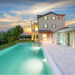 Villa Demetra s bazenom i predivnim pogledom na Motovun