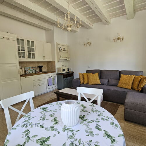 Utcai apartman - nappali, konyha