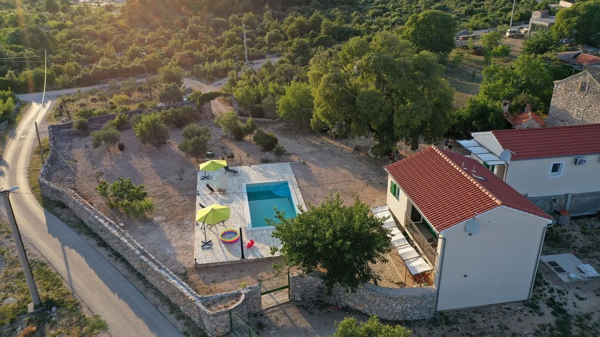 Rooms Agro B&B Linda Pirovac