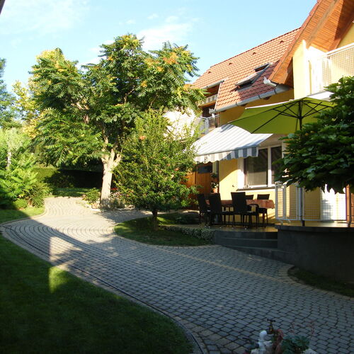 udvar