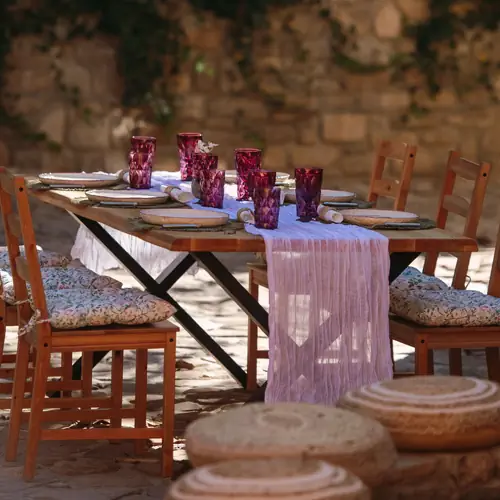 Loc de luat masa in piateta PurpleVague