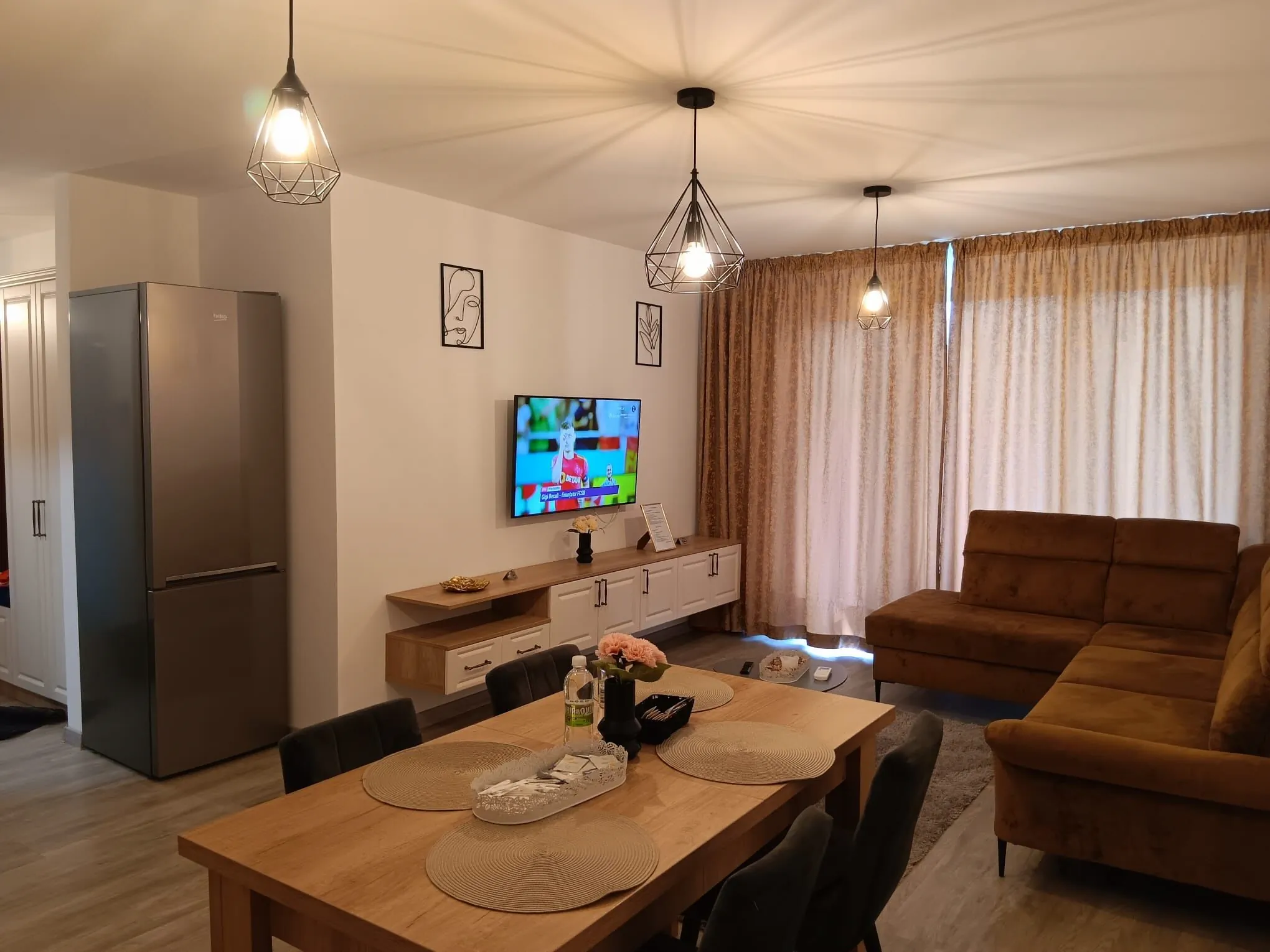 Apartament cu doua dormitore si living