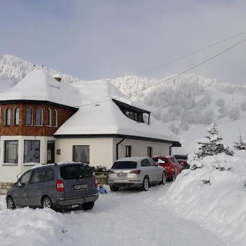 Hostel Poarta Craiului Șirnea