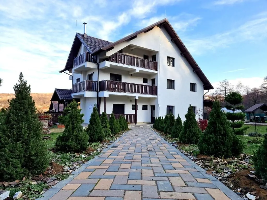 Pensiunea Izvorul Liniștii Rădăşeni