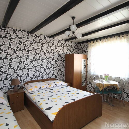 pokój 3 osobowy z łazienką i lodówką