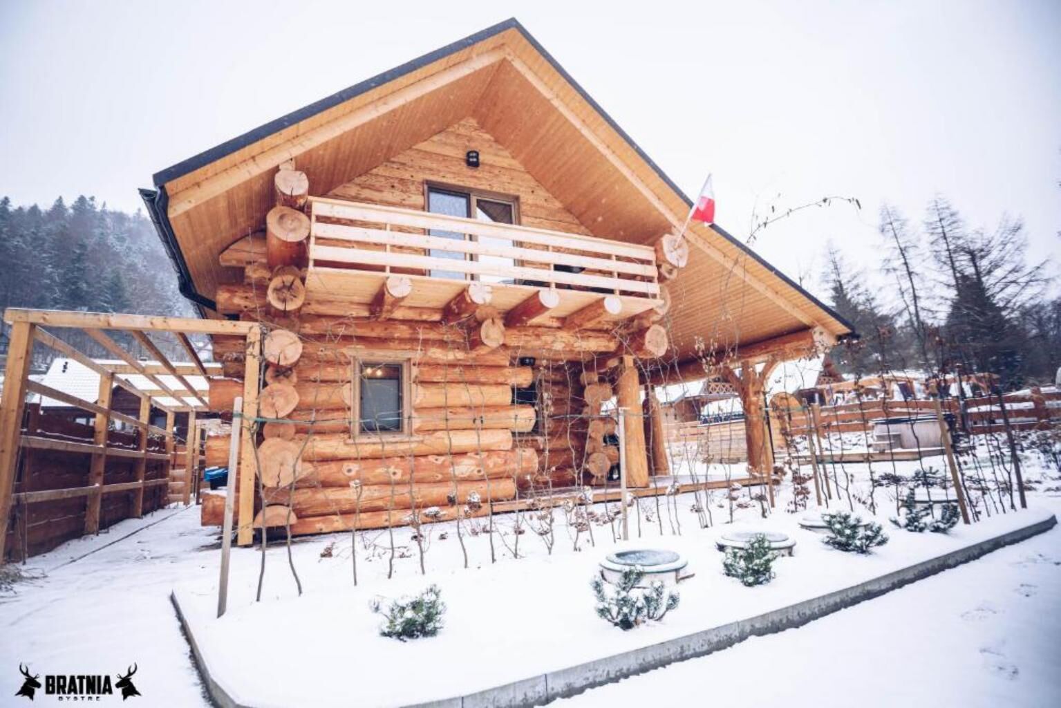BRATNIA BYSTRE - Domy z bala z jacuzzi i sauna Baligród