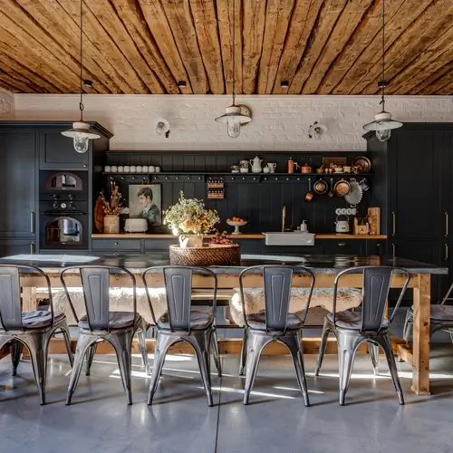 Kuchyně s j&iacute;delnou