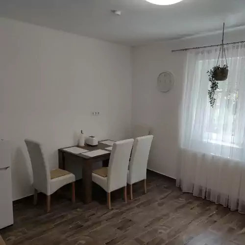 Zola Apartman Eger 002 kép