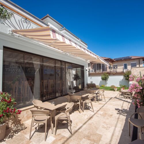 Thaya Rooms Mangalia  
Cazare premium aproape de plajă, într-o zonă liniștită, cu camere moderne, parcare gratuită, stație de î