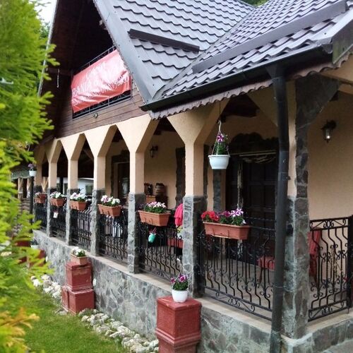 Casa Rania si Ayan Rucăr