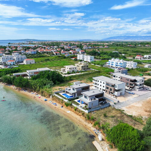 Deluxe Apartments Privlaka ★★★★ 4