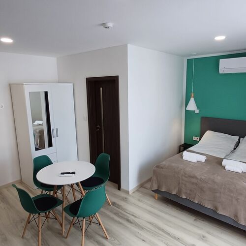  1-es apartman f&uuml;rdőszoba bej&aacute;rat