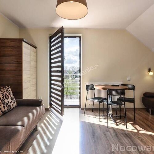 Pok&oacute;j 3 osobowy z łazienką, aneksem kuchennym i balkonem 