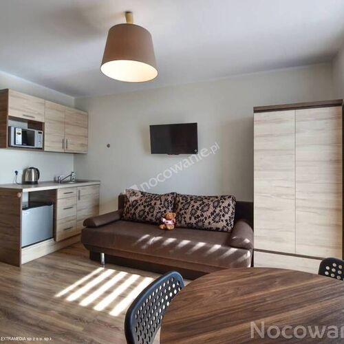 Pok&oacute;j 3 osobowy z łazienką, aneksem kuchennym i balkonem 