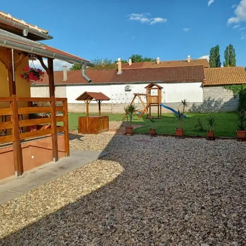 k&ouml;z&ouml;s parkol&oacute;